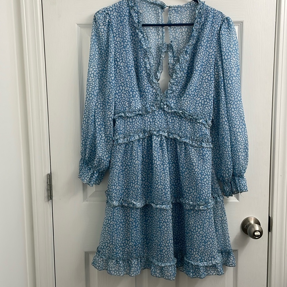 Cute, blue & white long sleeved dress. Would be so cute with granny boots!